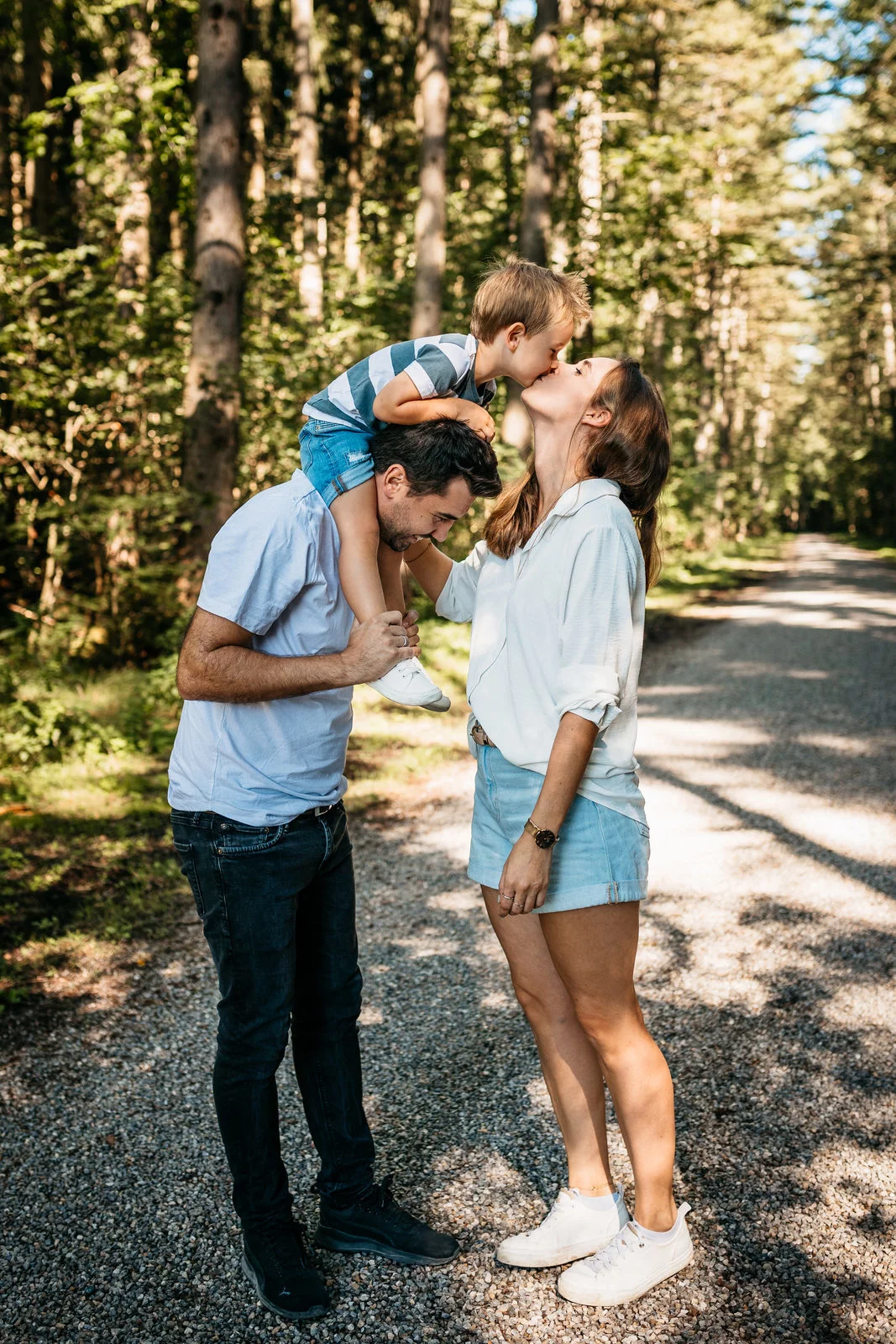 Kinderfotografin Schongau – Kinder spielen ausgelassen beim Fotoshooting