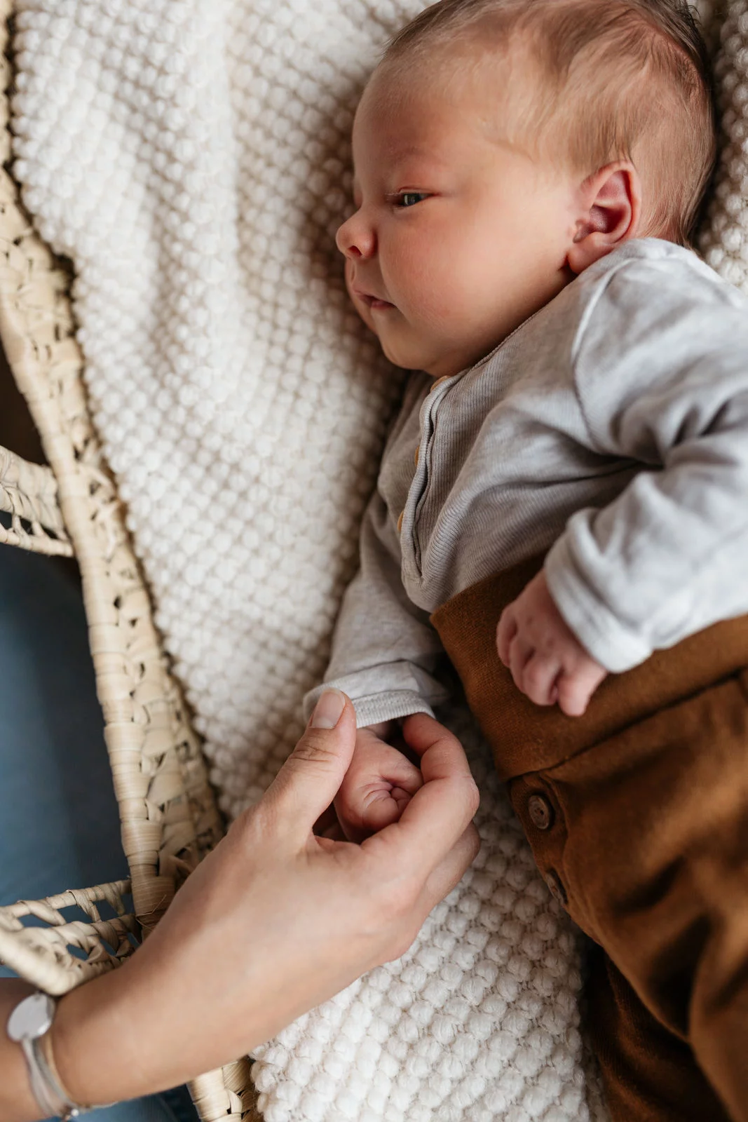 Neugeborenen Fotografin Oberbayern – zartes Newborn Shooting indoor